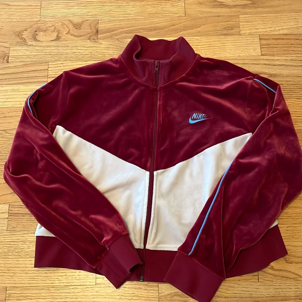 Nike Women’s Heritage Velour Cropped Jacket
